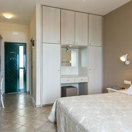 Manos Palace Apartment *
