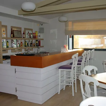Manos Palace *